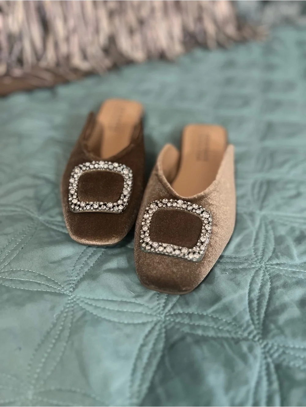Sz 7.5 Journee Collection Sonnia Taupe Crystal-Embellished Velvet Mule Flats $85 - Picture 4 of 8